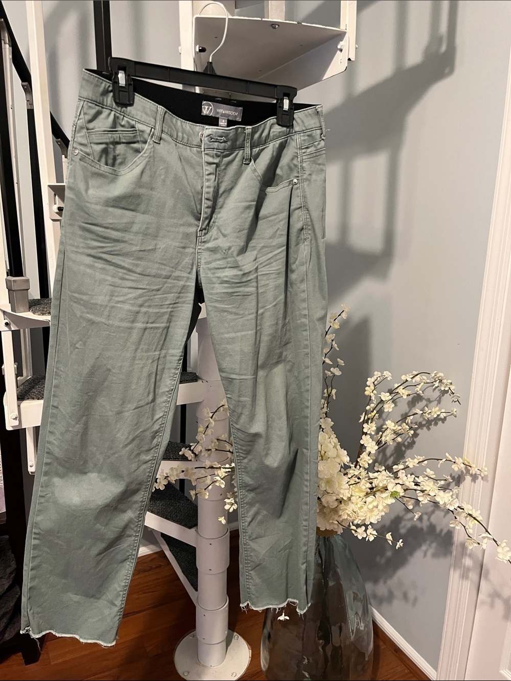 Light Sage Green Cropped Straight-Leg Jeans- size 8